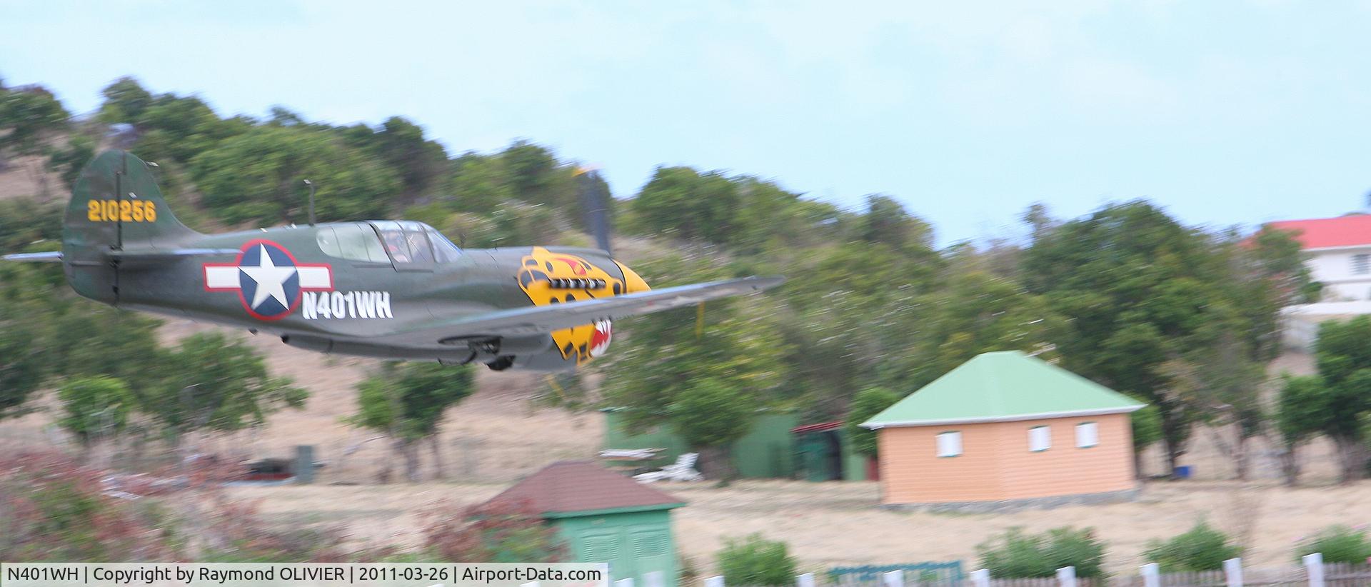 N401WH, 1942 Curtiss P-40K Warhawk C/N 42-10256, Passage bas Aéroport de Saint Barthélemy  ... 