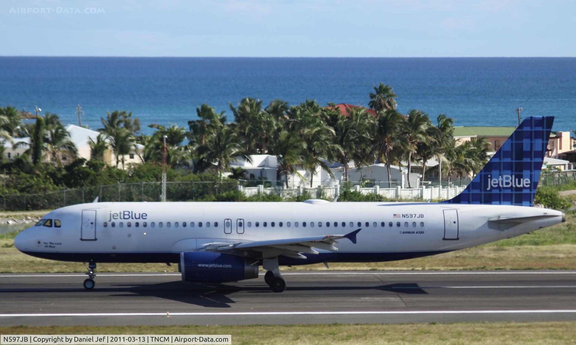 N597JB, 2004 Airbus A320-232 C/N 2307, N597JB departing TNCM