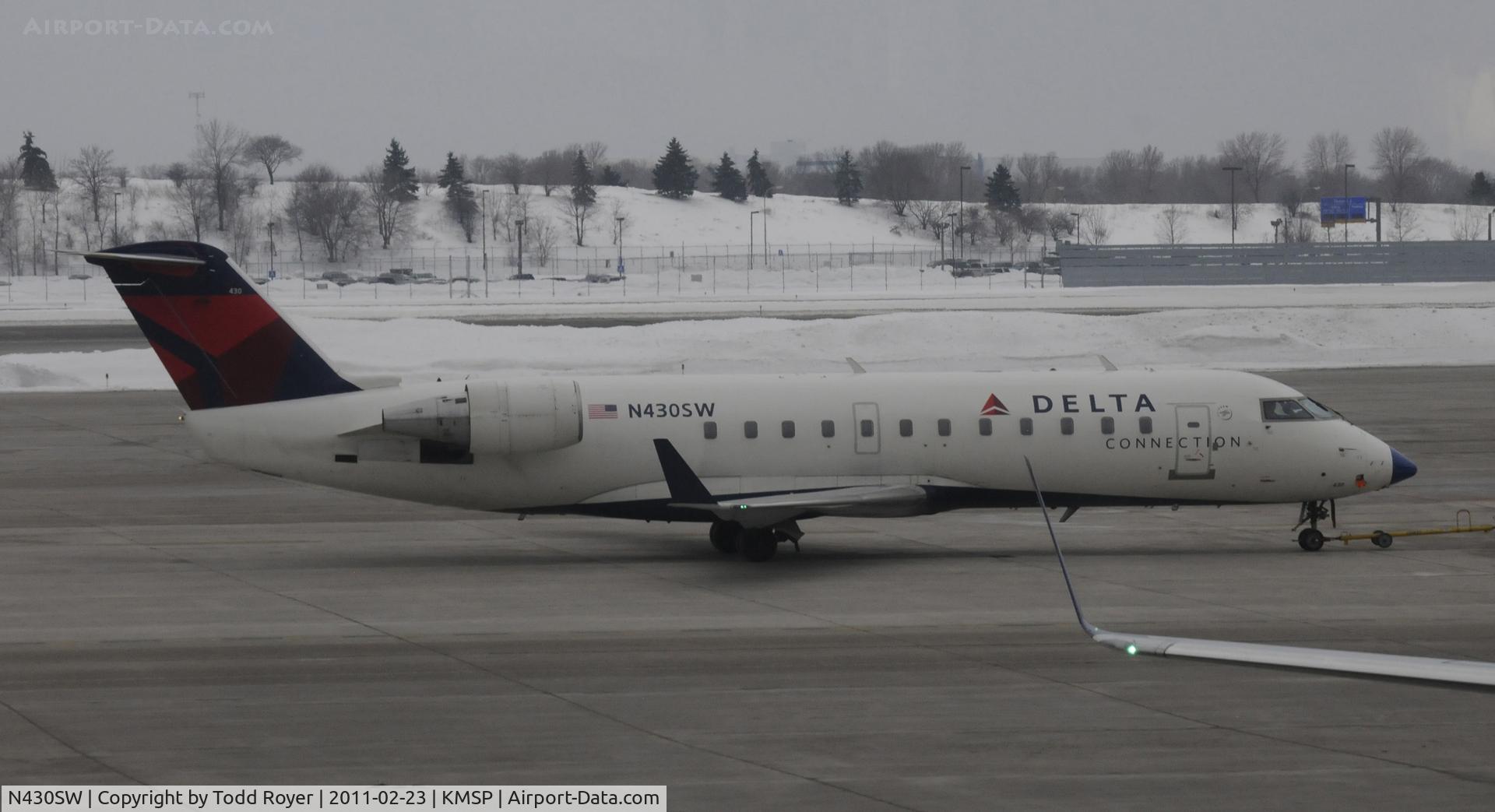 N430SW, 2001 Bombardier CRJ-200LR (CL-600-2B19) C/N 7523, Delta