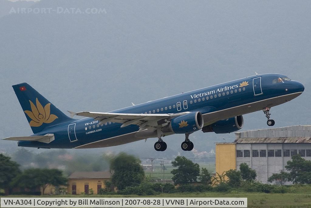 VN-A304, 1996 Airbus A320-214 C/N 605, off from HAN to DAD