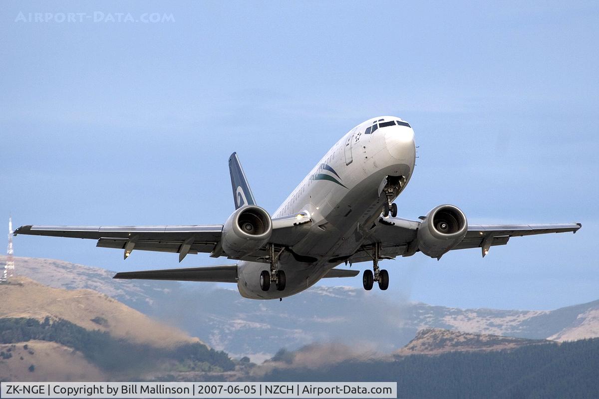 ZK-NGE, 1998 Boeing 737-3U3 C/N 28733, off from r/w 29