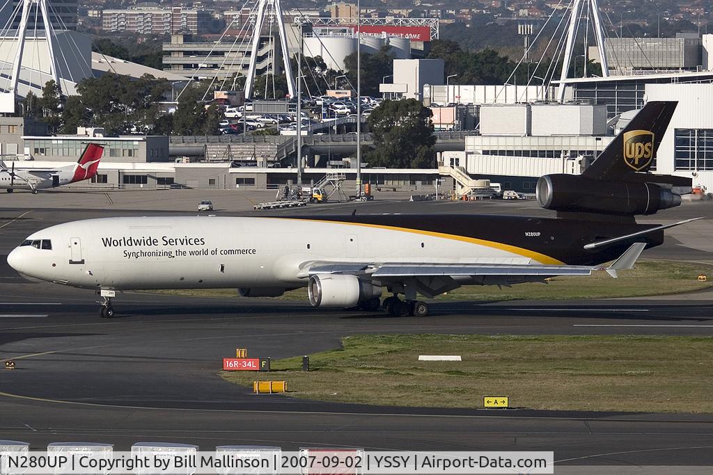 N280UP, 1997 McDonnell Douglas MD-11F C/N 48634, taxi toward the cargo terminal