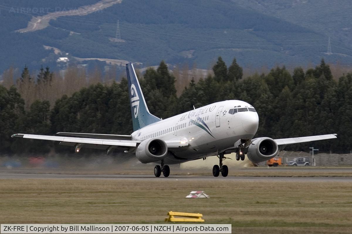 ZK-FRE, 1998 Boeing 737-3U3 C/N 28742, up and away from r/w 29