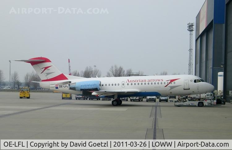 OE-LFL, 1995 Fokker 70 (F-28-0070) C/N 11573, Waiting in front of the Austrian-hangars.