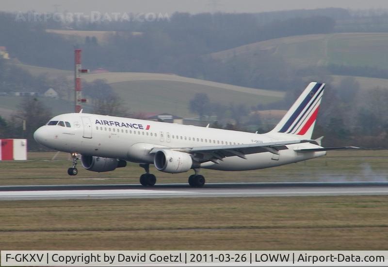 F-GKXV, 2009 Airbus A320-214 C/N 4084, Very windy day in Vienna. AF A320 landing runway 34.