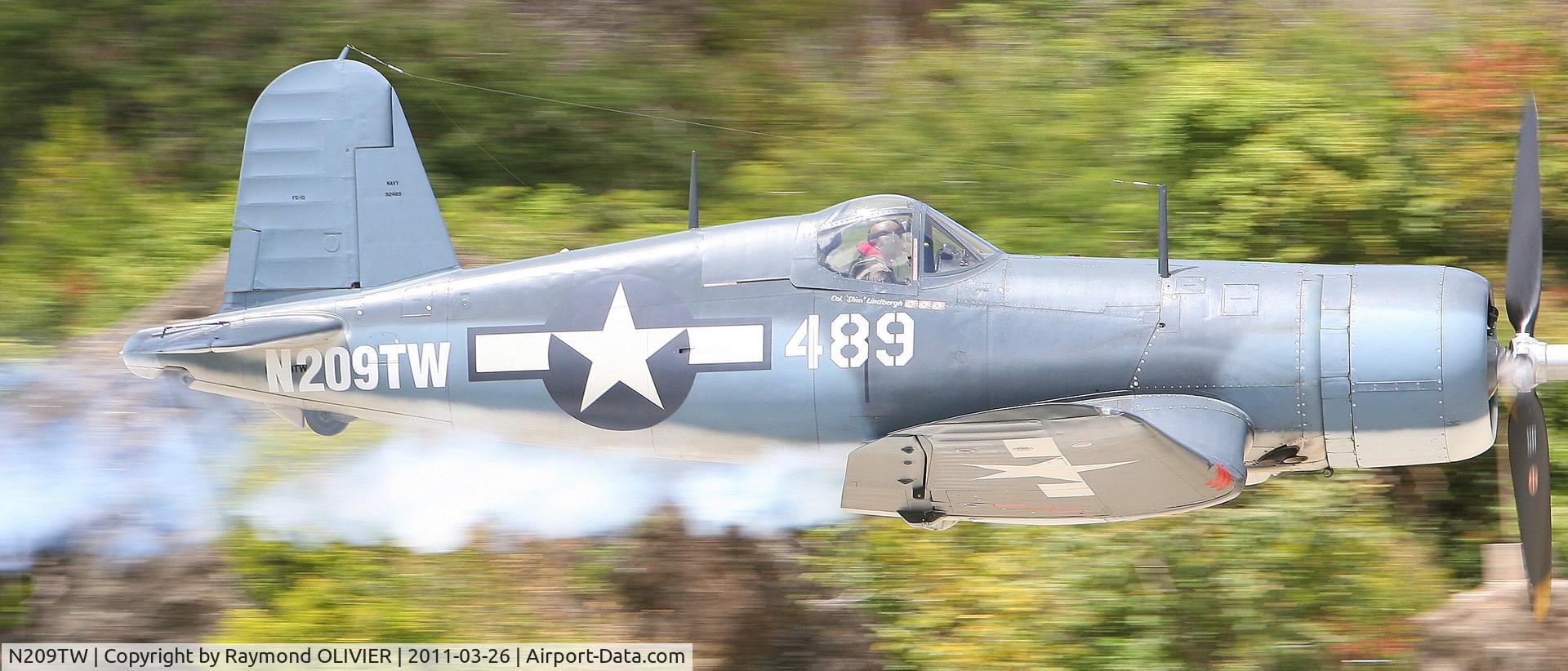 N209TW, Goodyear FG-1D Corsair C/N 3750, Passage sur la piste de l'aéroport de St Barths