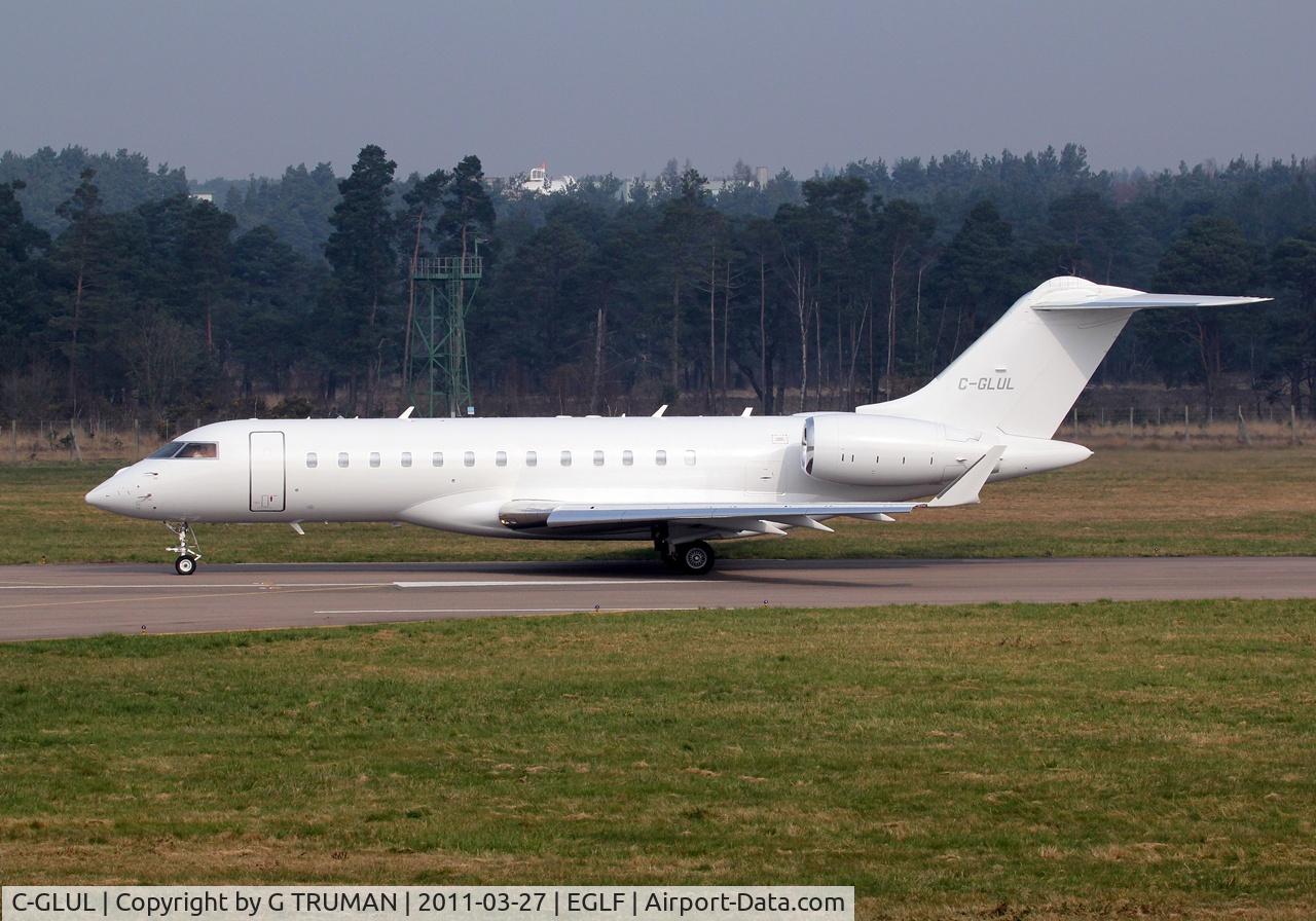 C-GLUL, 2007 Bombardier BD-700-1A10 Global Express C/N 9264, Backtracking 06 at Farnborough for departure
