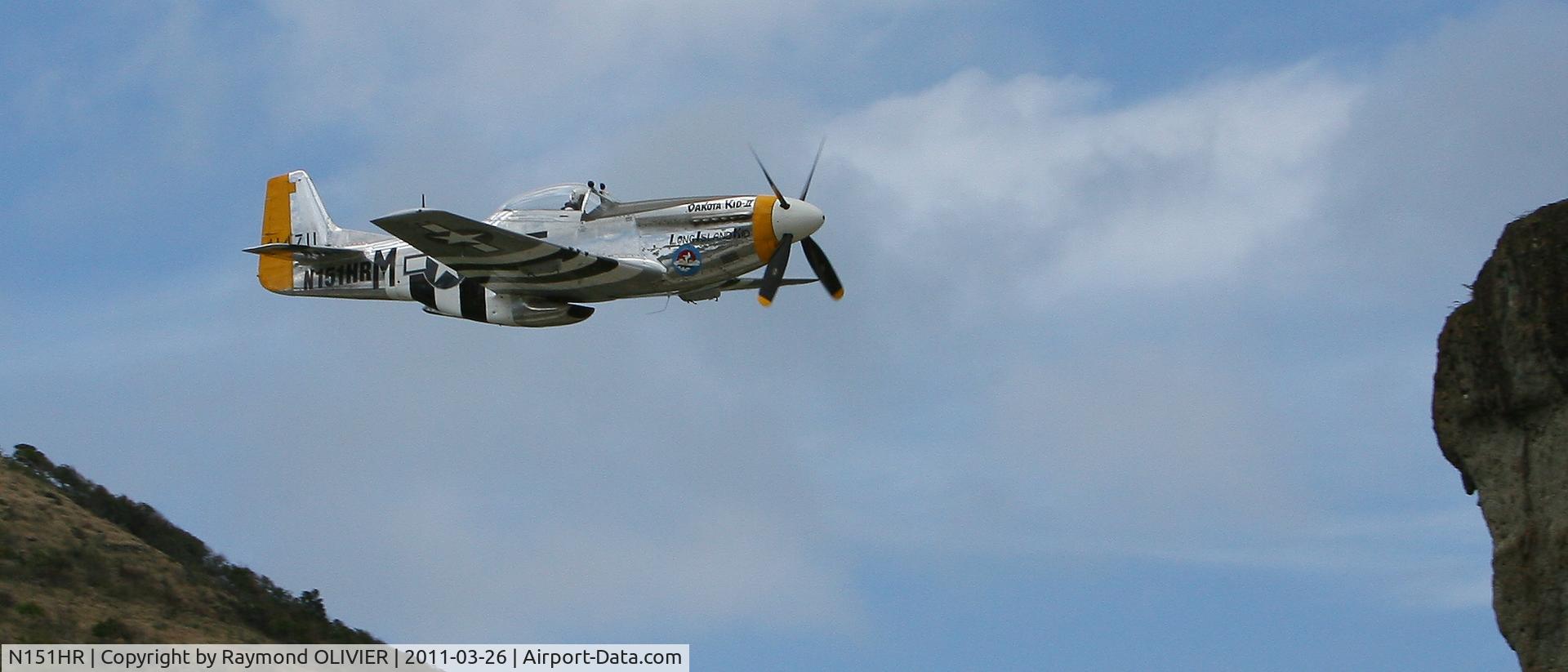 N151HR, 1945 North American P-51D Mustang C/N 12241064, Passage sur la piste de l'aéroport de St Barths