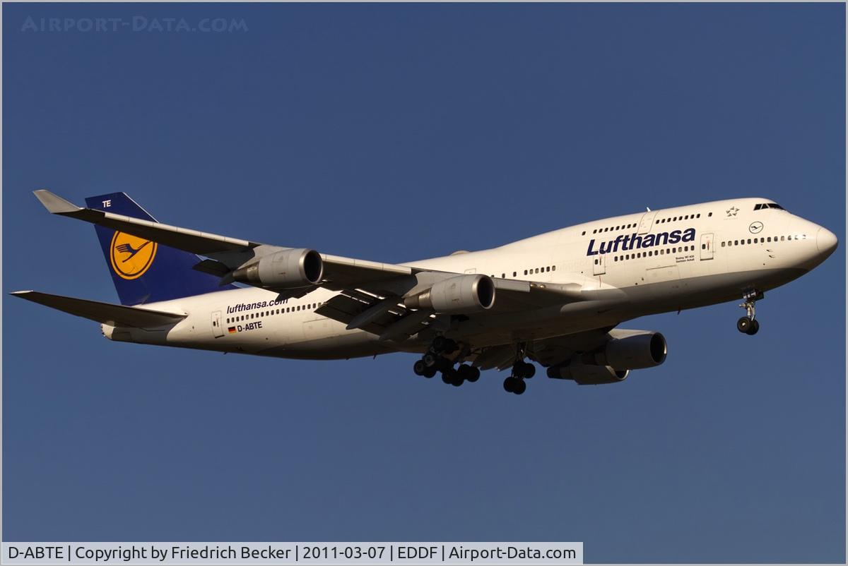 D-ABTE, 1991 Boeing 747-430M C/N 24966, on final