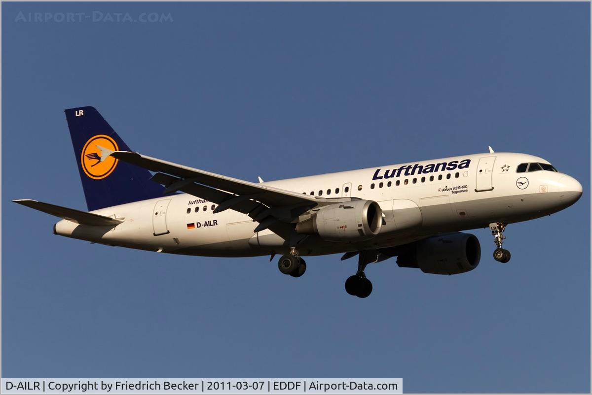 D-AILR, 1997 Airbus A319-114 C/N 723, on final