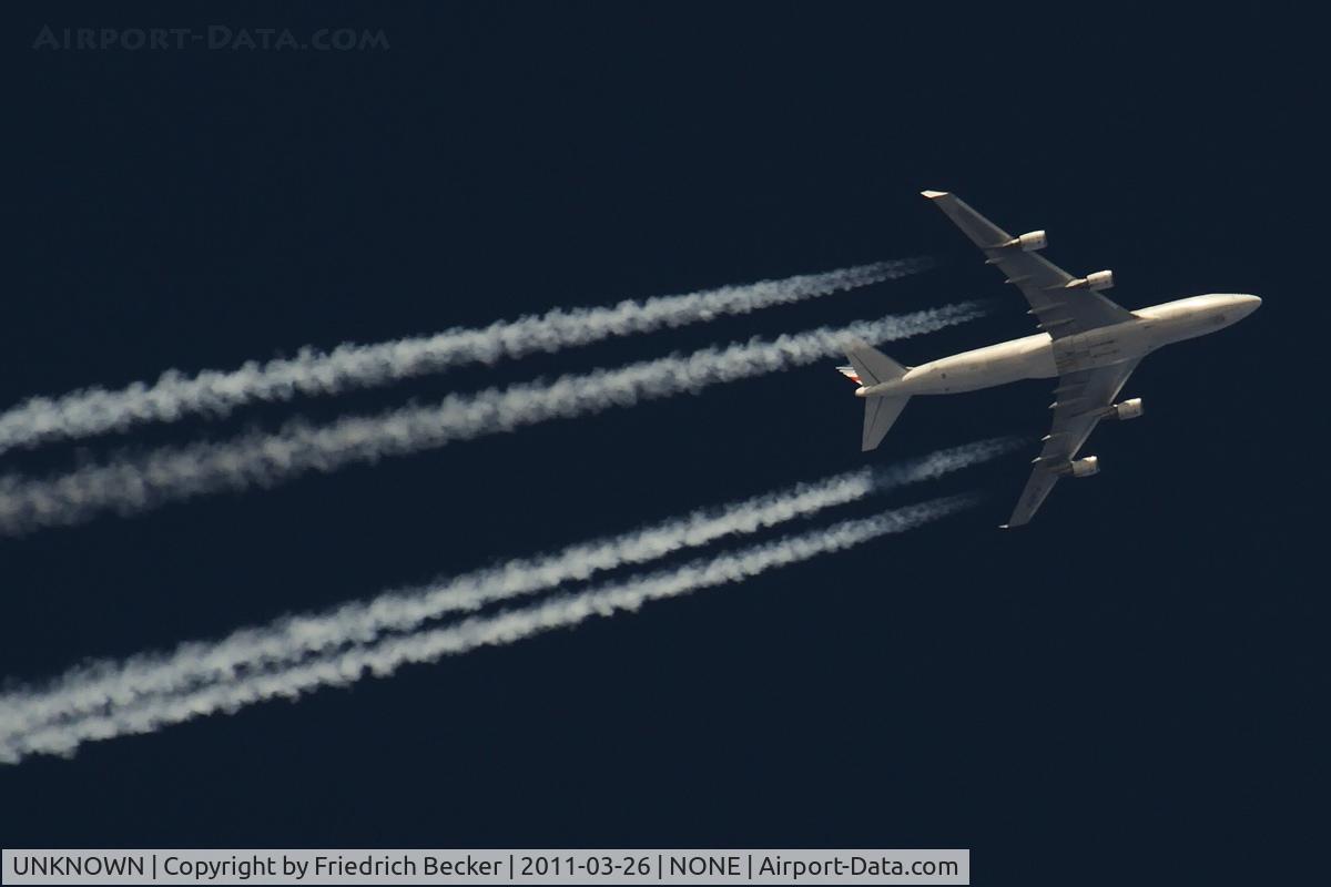 UNKNOWN, Contrails Various C/N Unknown, Air France B747-400 cruising eastbound