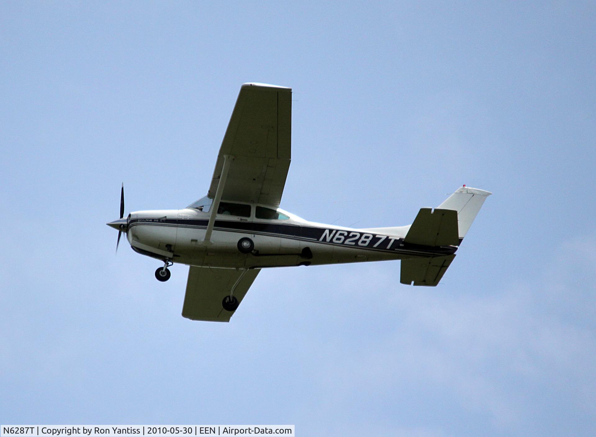 N6287T, 1983 Cessna R182 Skylane RG C/N R18201960, On approach to Keene
