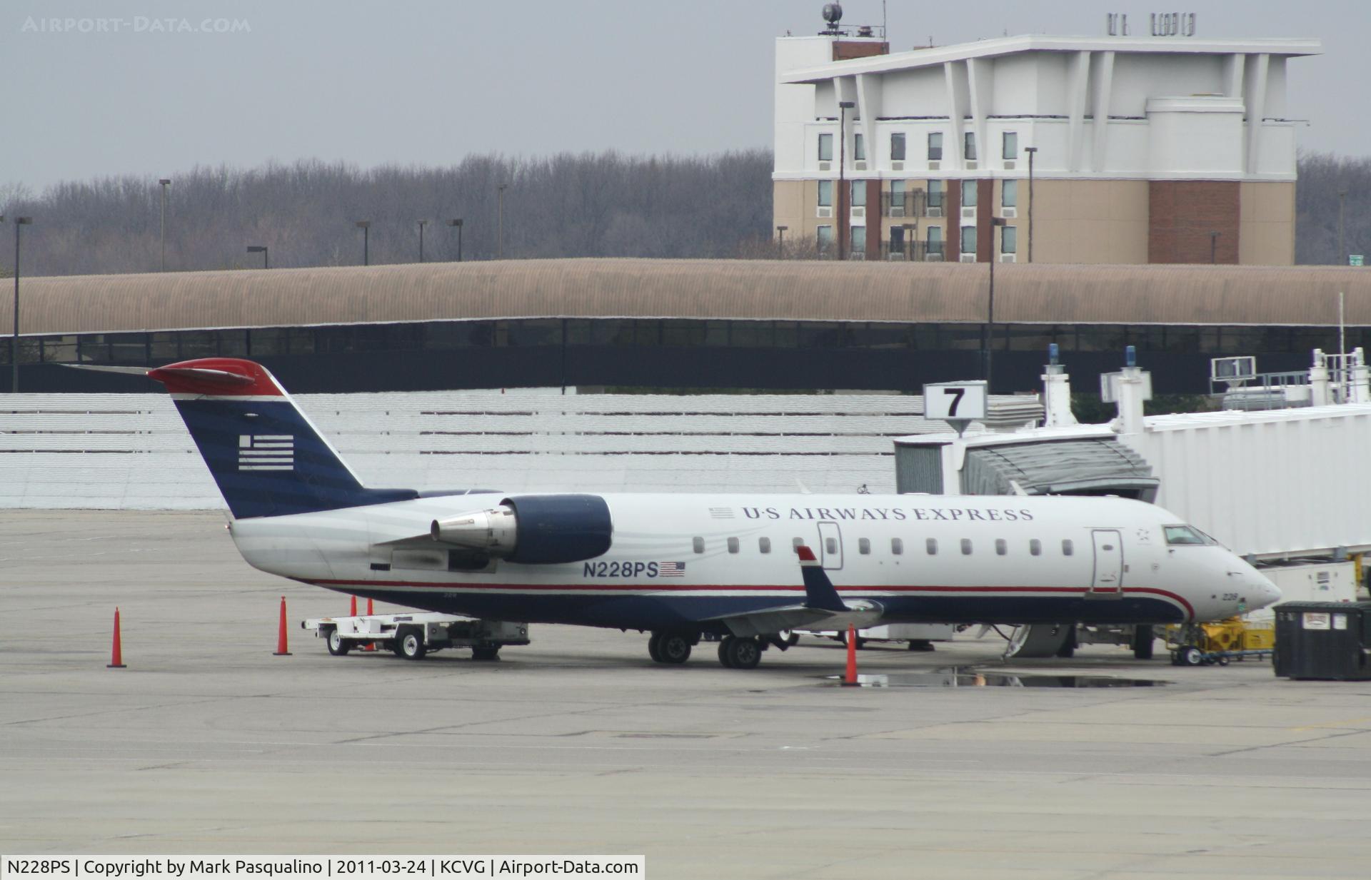 N228PS, 2004 Bombardier CRJ-200ER (CL-600-2B19) C/N 7897, CL-600-2B19