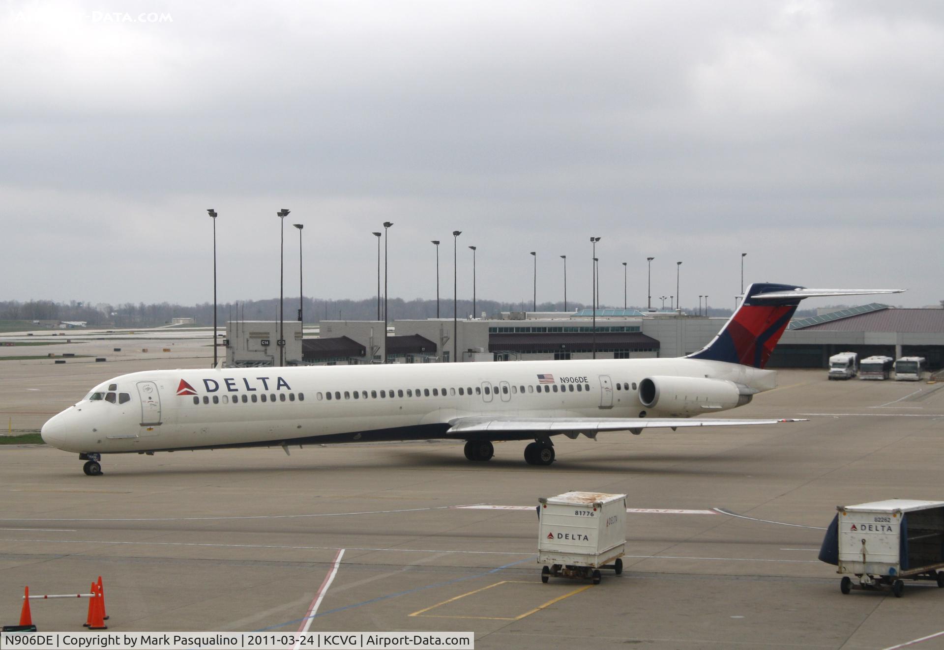 N906DE, 1992 McDonnell Douglas MD-88 C/N 53415, MD-88