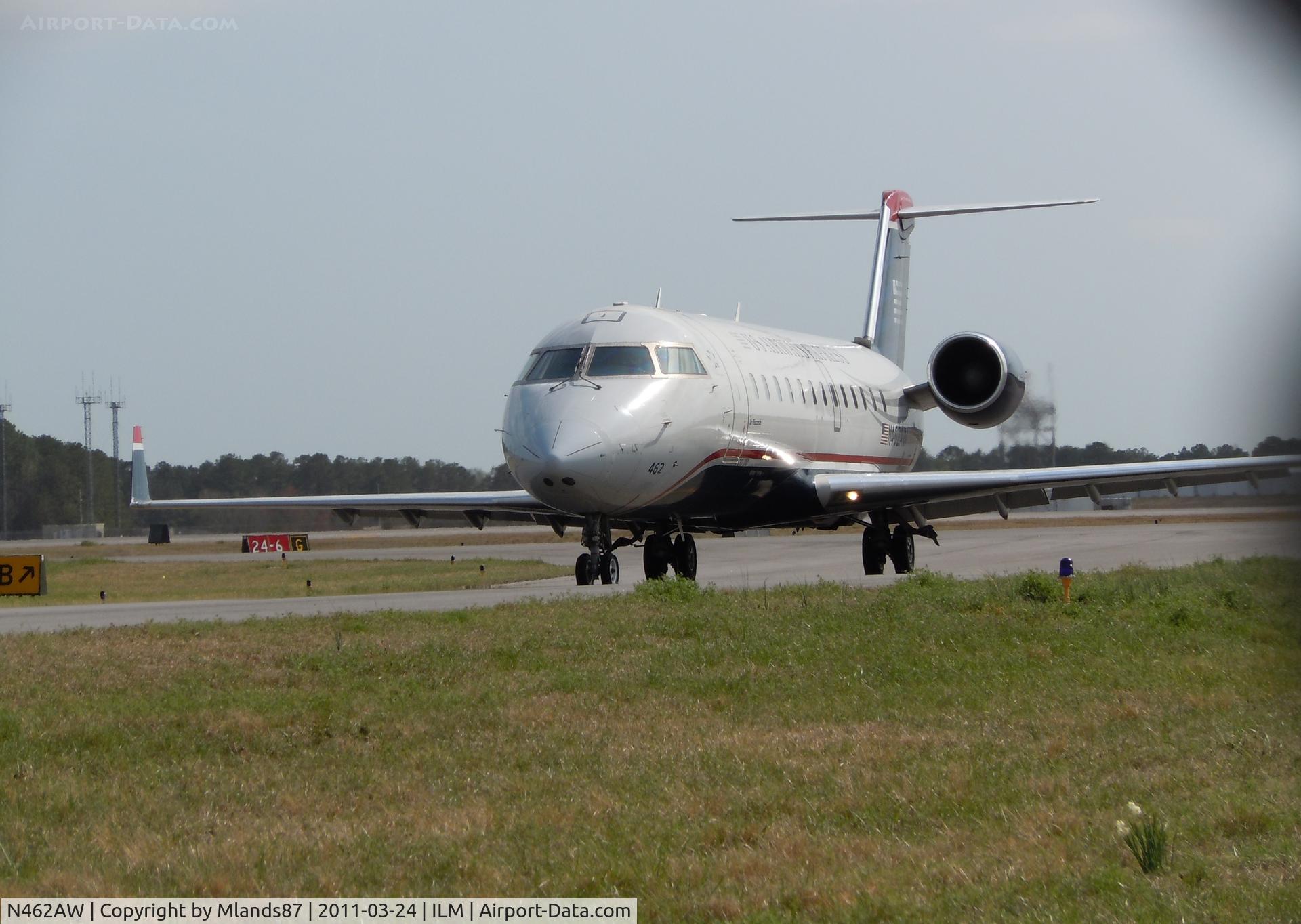 N462AW, 2003 Bombardier CRJ-200LR (CL-600-2B19) C/N 7875, taxi to RWY 24
