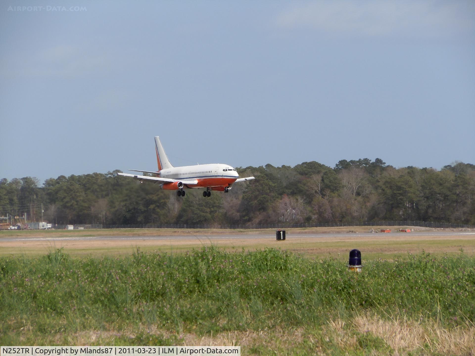 N252TR, 1983 Boeing 737-228 C/N 23001, Final Rwy. 24 Pace Airlines (formally HOOTERS AIR)