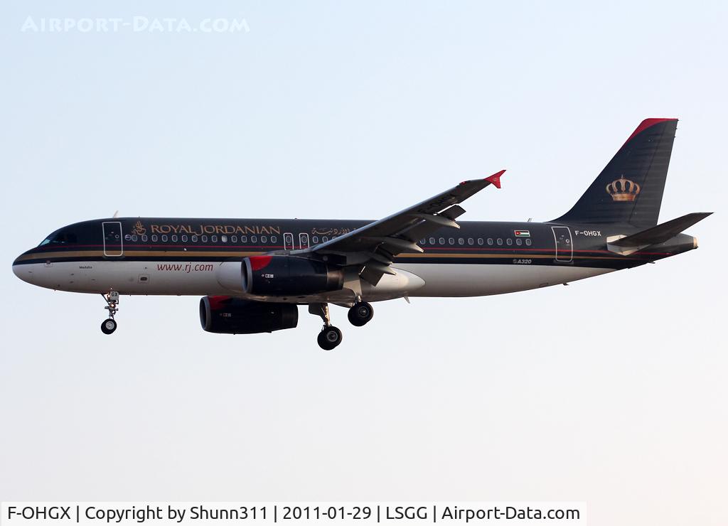 F-OHGX, 2006 Airbus A320-232 C/N 2953, LAnding rwy 05