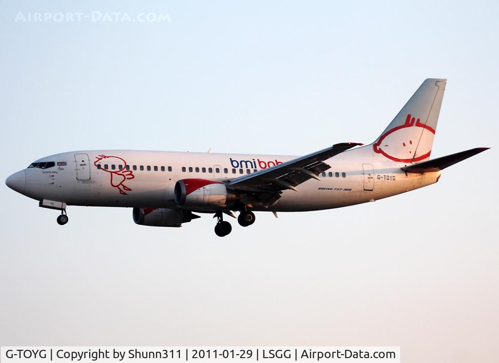 G-TOYG, 1998 Boeing 737-36N C/N 28872, Landing rwy 05