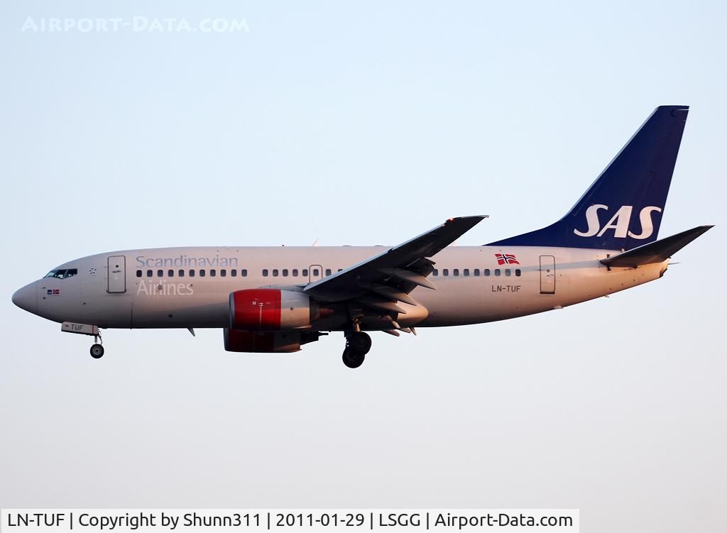 LN-TUF, 1999 Boeing 737-705 C/N 28222, LAnding rwy 05