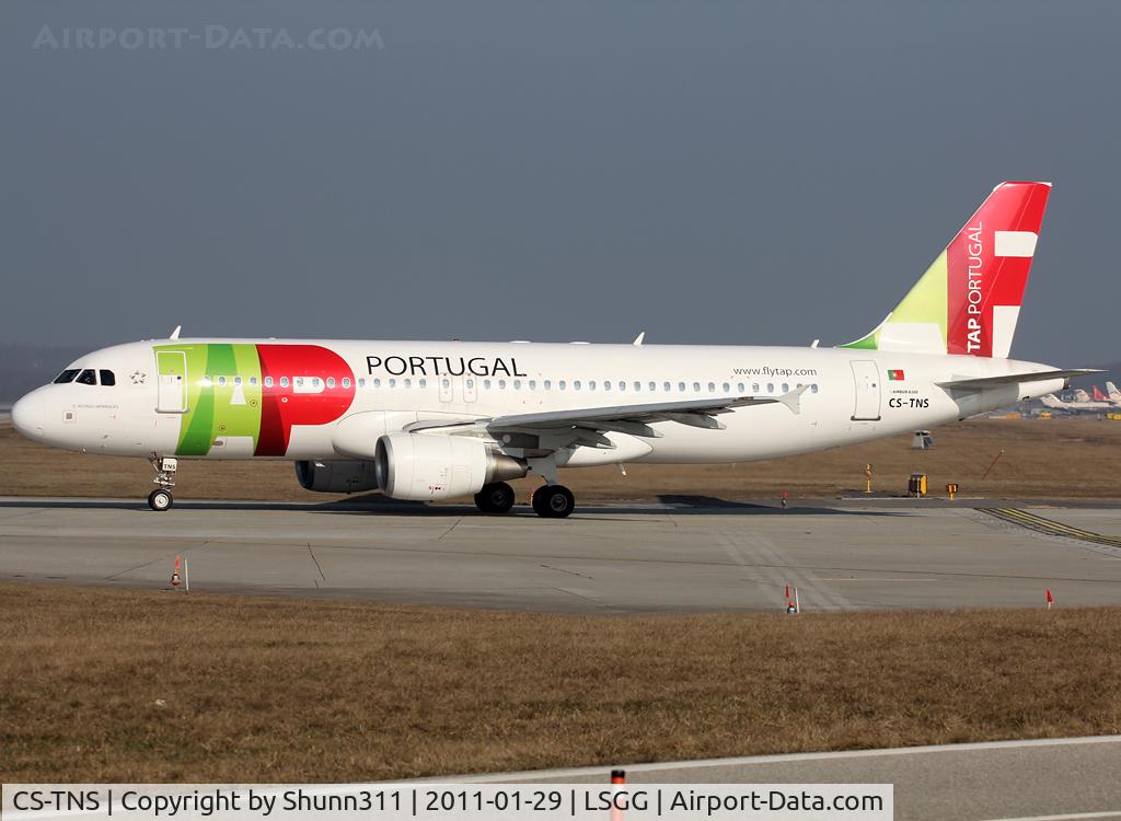 CS-TNS, 2009 Airbus A320-214 C/N 4021, Lining up rwy 05 for departure...