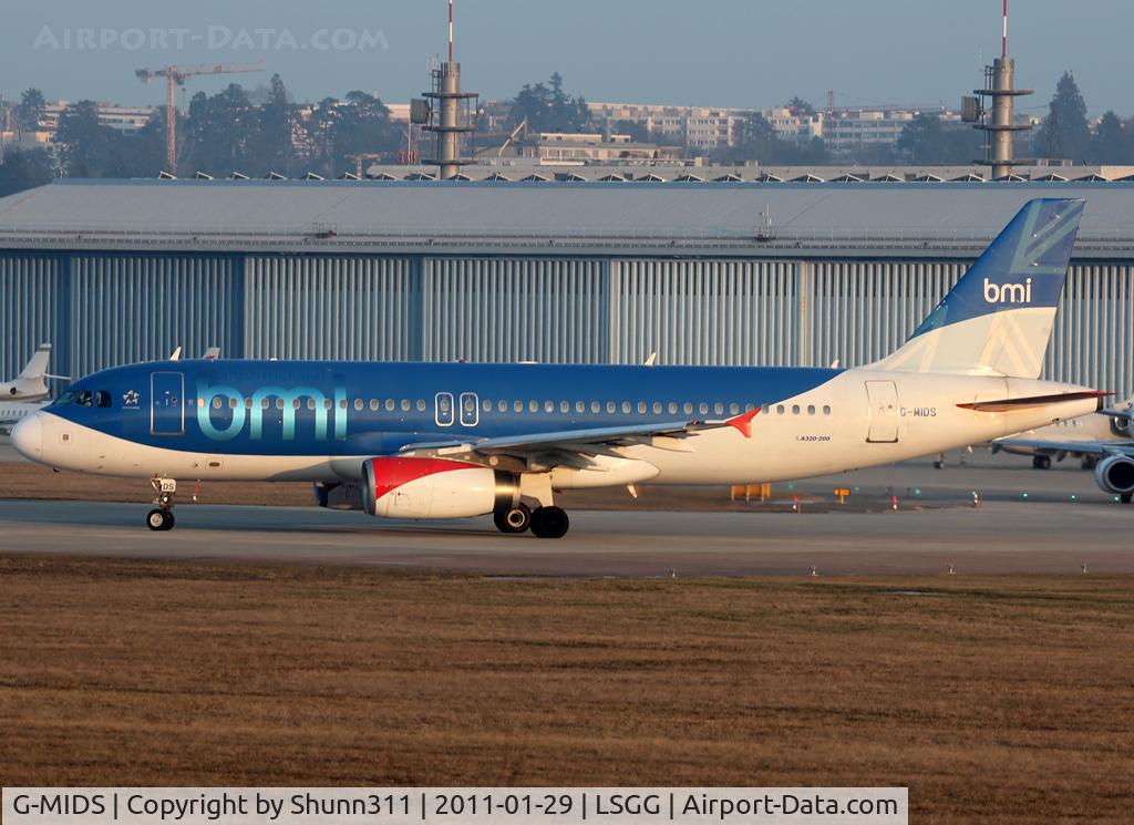 G-MIDS, 2001 Airbus A320-232 C/N 1424, Lining up rwy 05 for departure...