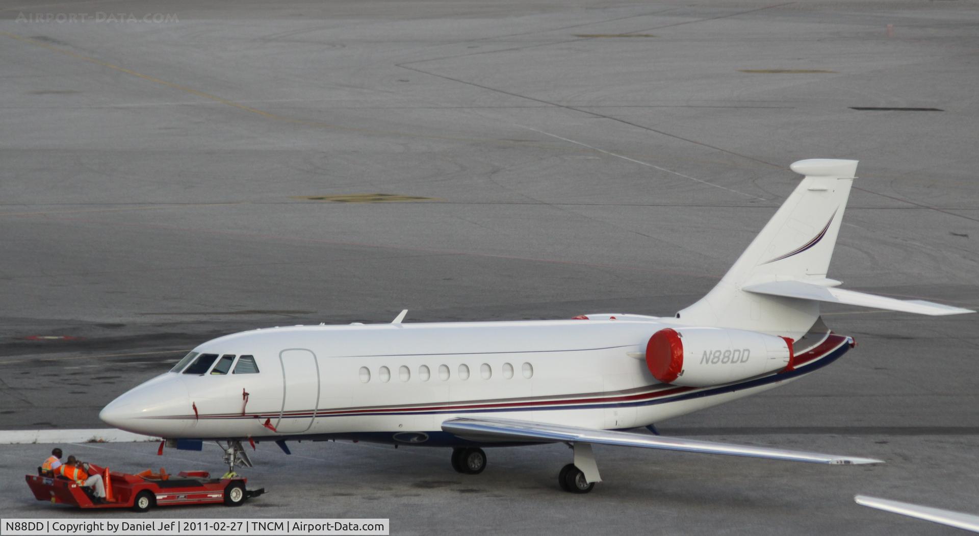 N88DD, 2002 Dassault Falcon 2000 C/N 204, N88DD being parked on the main ramp at TNCM