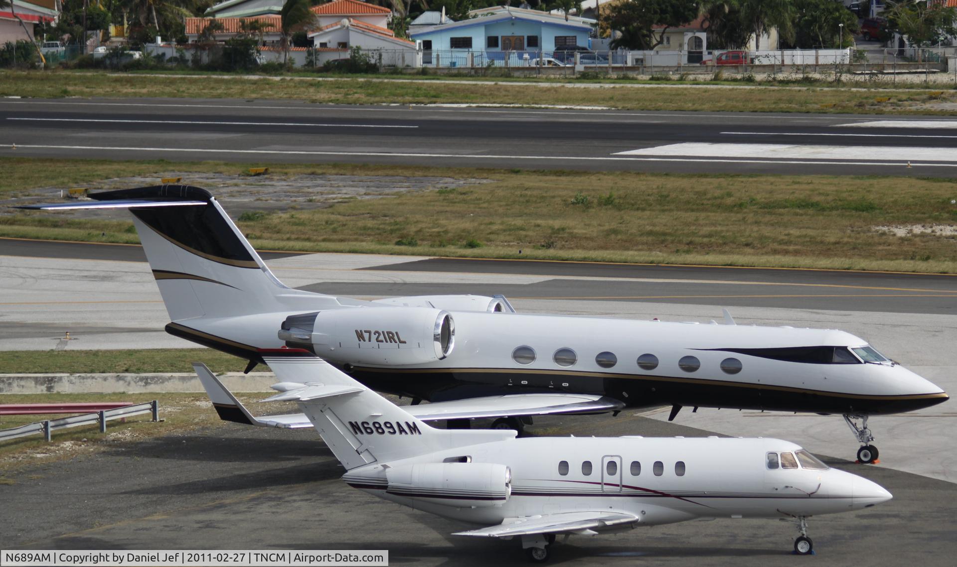 N689AM, 2004 Raytheon HAWKER 800XP C/N 258665, N689AM park on the cargo ramp at TNCM