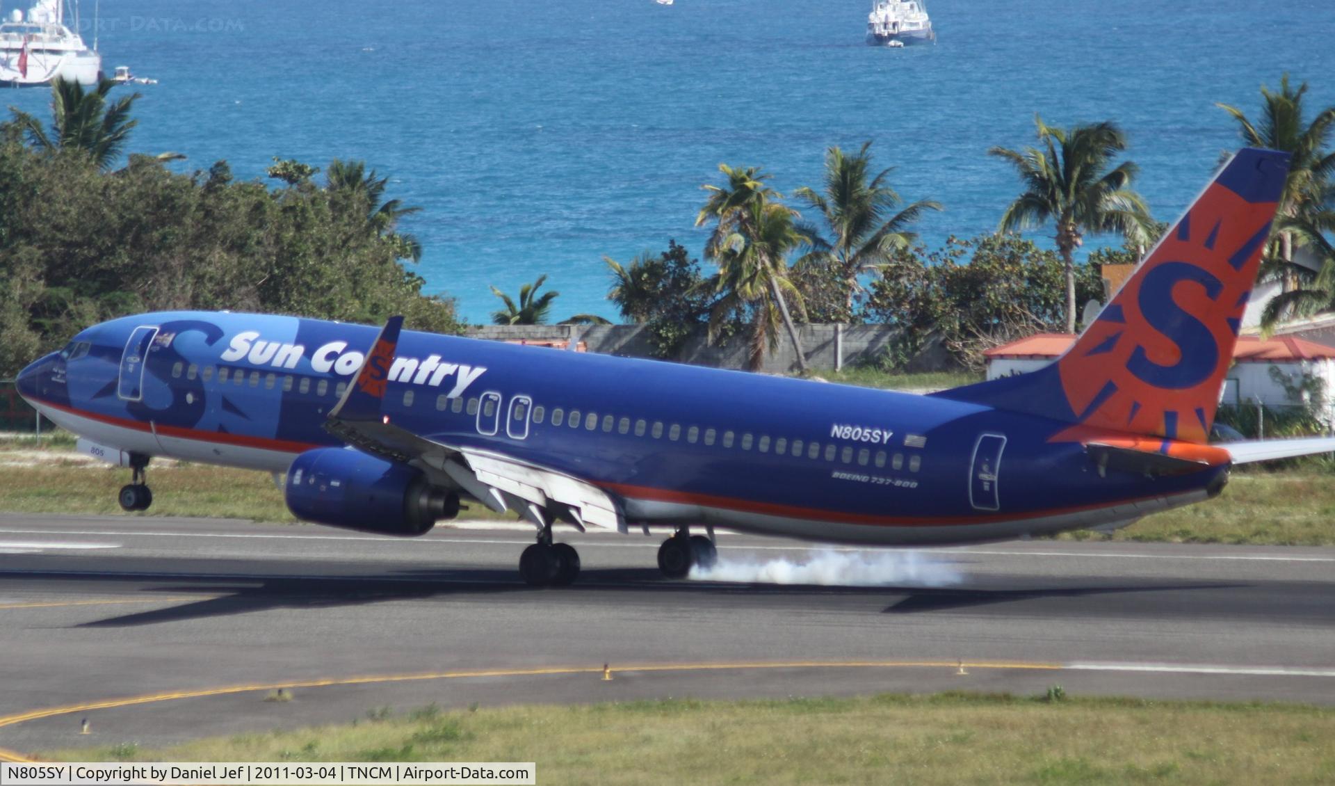 N805SY, 2001 Boeing 737-8Q8 C/N 30032, Sun country N805SY landing at TNCM