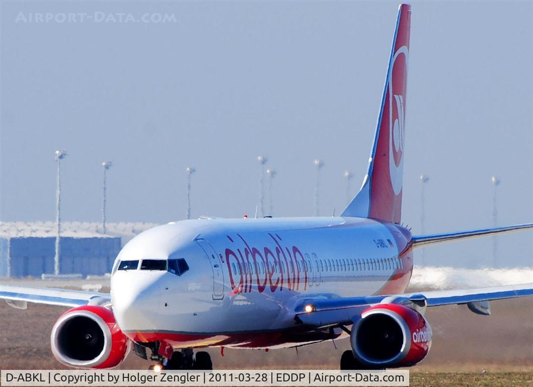 D-ABKL, 2010 Boeing 737-86J C/N 37754, Taxxing to rwy 26 L.