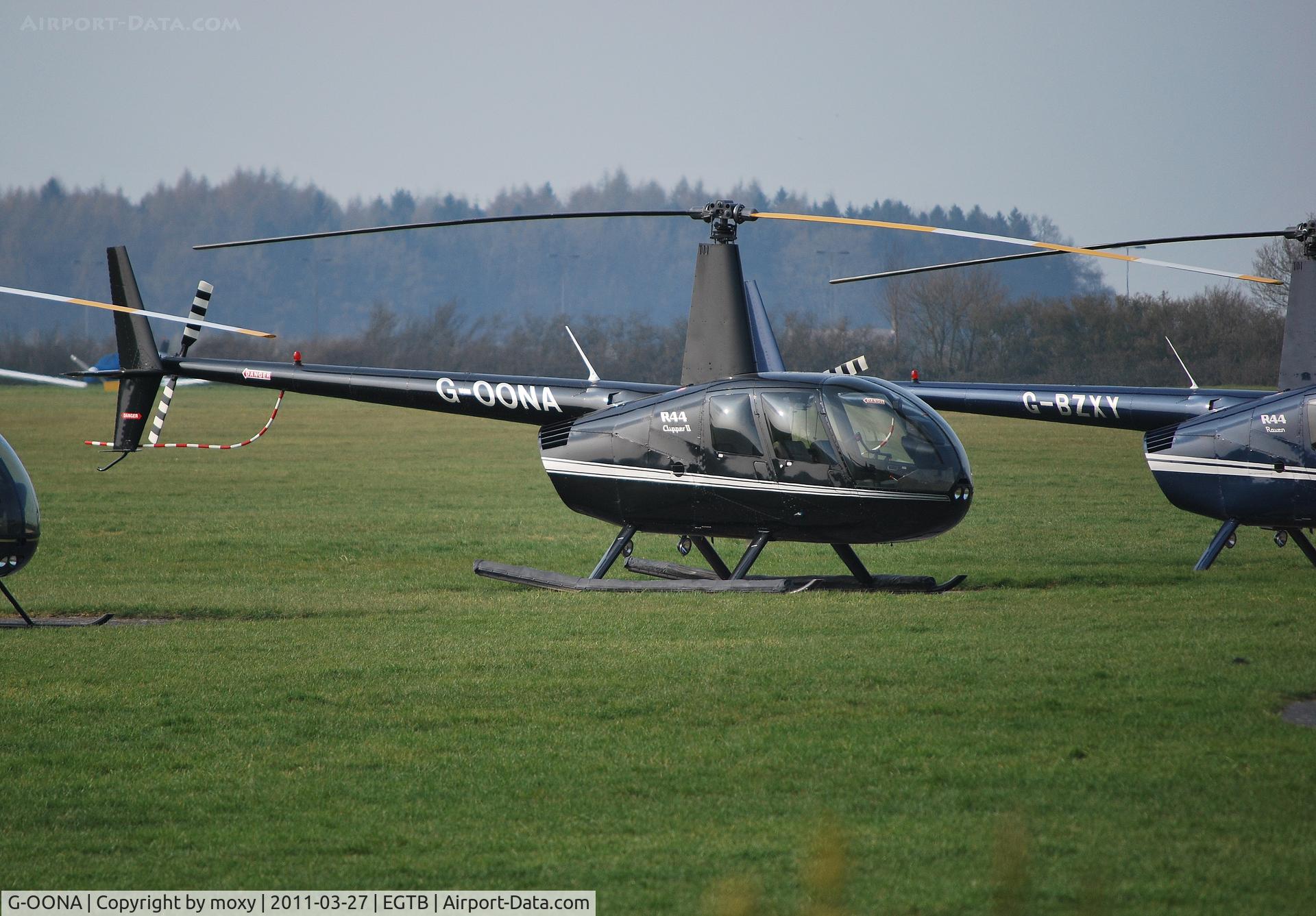 G-OONA, 2005 Robinson R44 Clipper II C/N 10907, Robinson R44 II at Wycombe Air Park