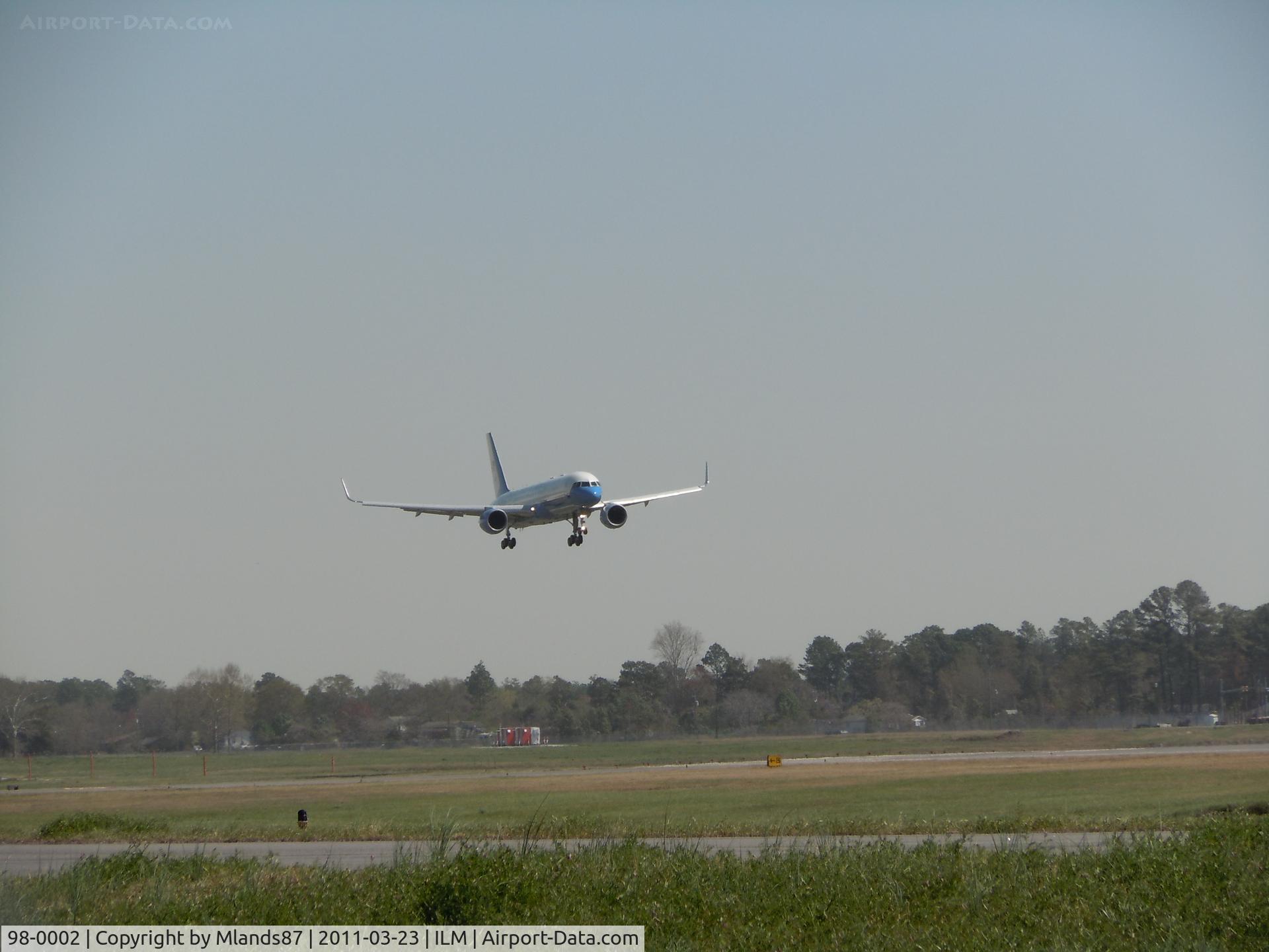98-0002, 1998 Boeing C-32A (757-200) C/N 29026, On final Rwy 24 Air Force 2