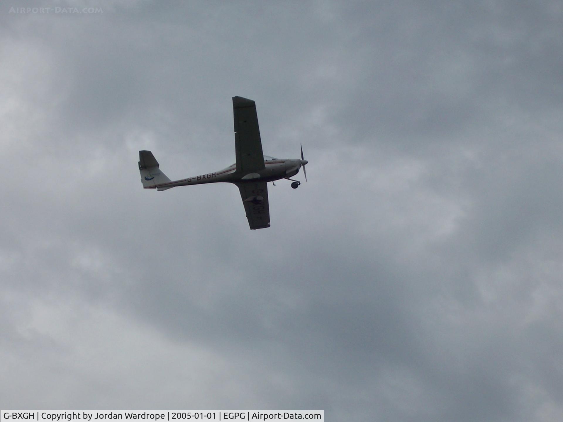 G-BXGH, 1996 Diamond DA-20A-1 Katana C/N 10151, Cumbernauld Airport Take-off in PPL Trainer. Katana DA20