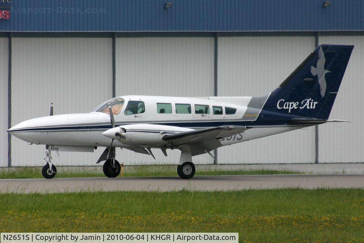 N2651S, 1980 Cessna 402C C/N 402C0342, Rolling out on Rwy 27.