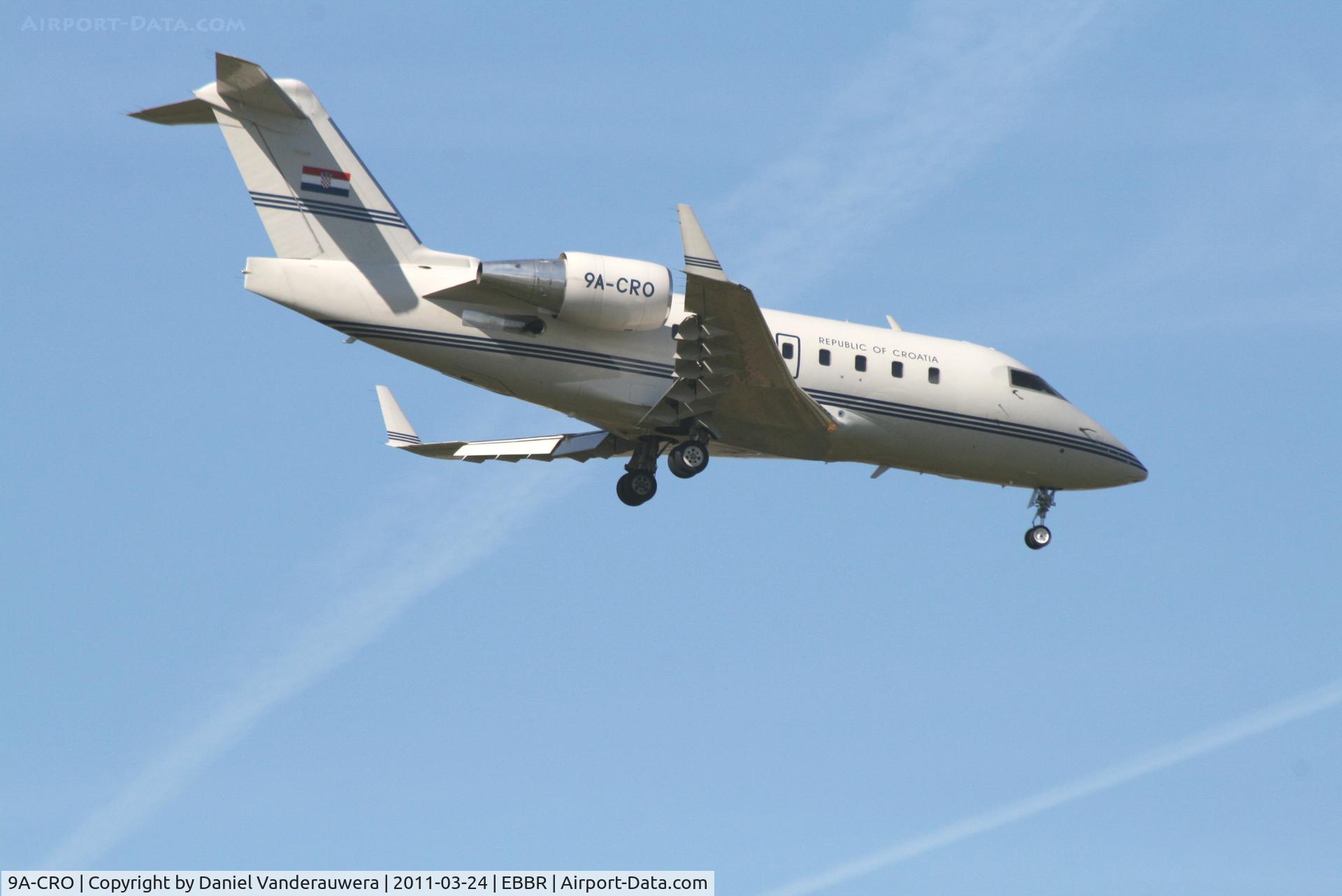 9A-CRO, 1996 Canadair Challenger 604 (CL-600-2B16) C/N 5322, Descending to RWY 02