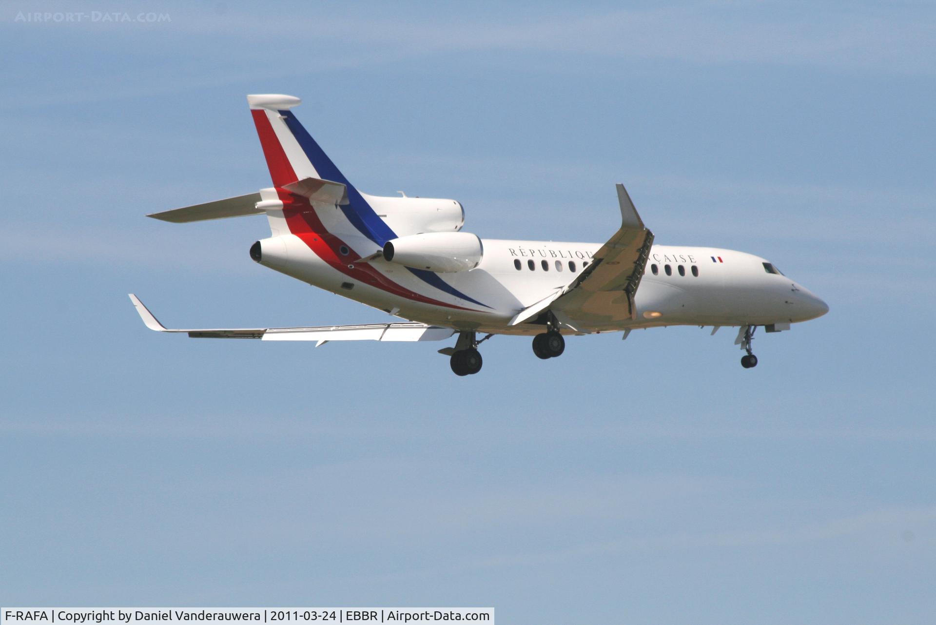 F-RAFA, 2009 Dassault Falcon 7X C/N 068, Descending to RWY 02
