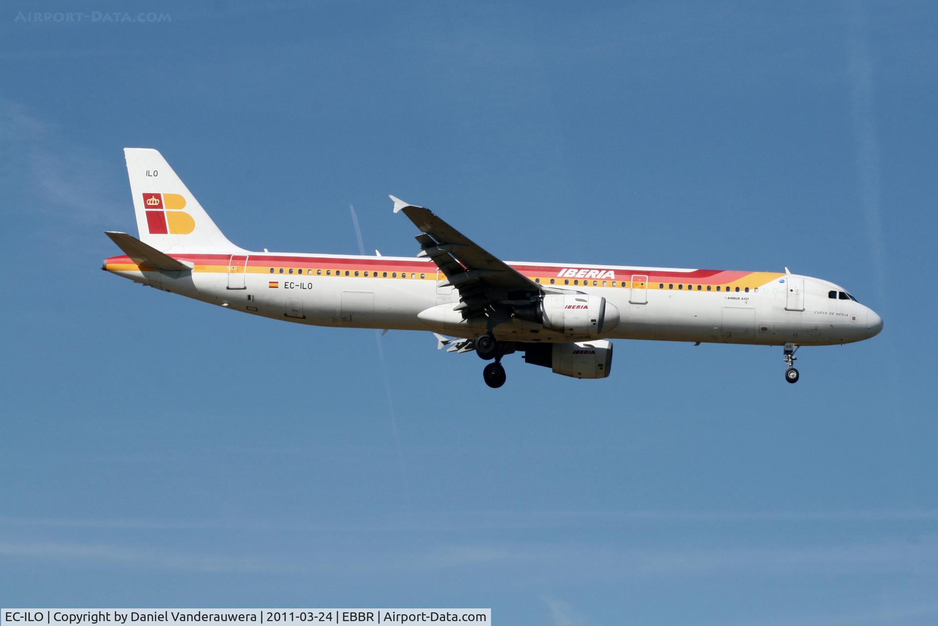EC-ILO, 2002 Airbus A321-211 C/N 1681, Flight IB3206 is descending to RWY 02
