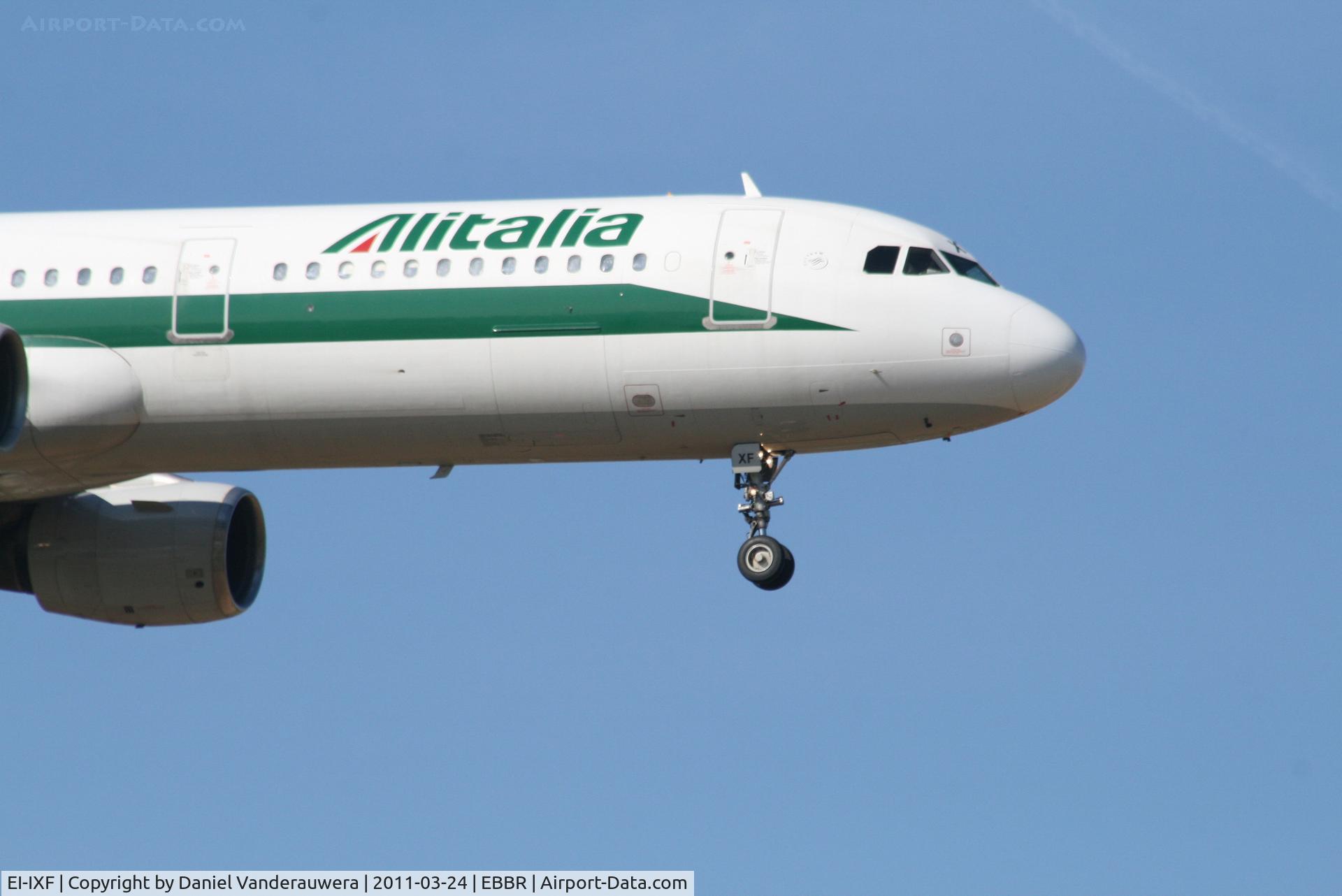 EI-IXF, 1995 Airbus A321-112 C/N 515, Arrival of flight AZ156 to RWY 02