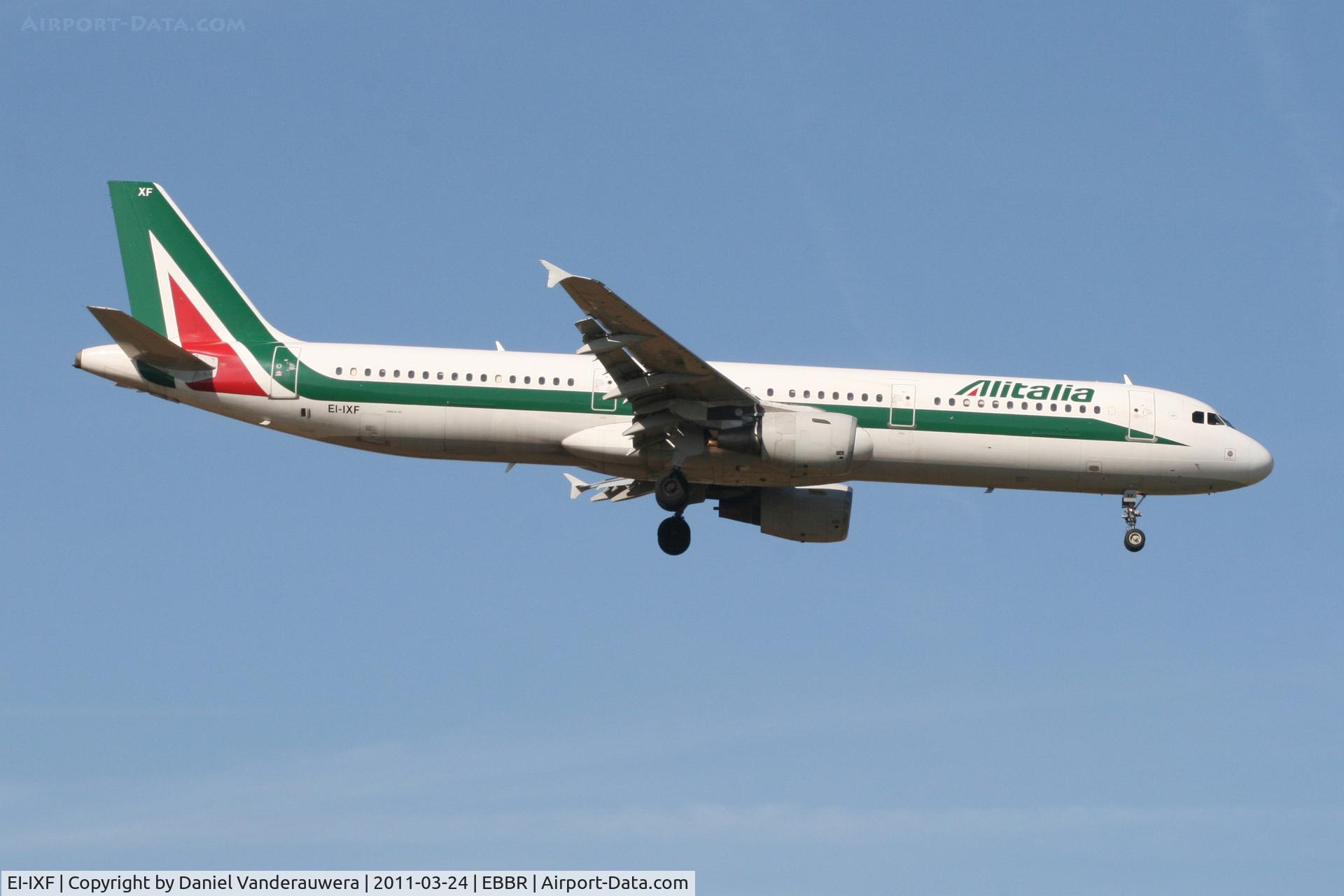 EI-IXF, 1995 Airbus A321-112 C/N 515, Flight AZ156 is descending to RWY 02