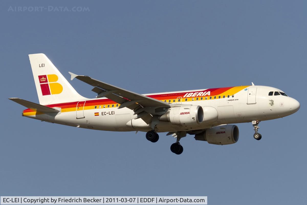 EC-LEI, 2008 Airbus A319-111 C/N 3744, on final