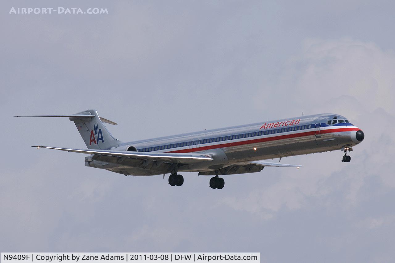 N9409F, 1992 McDonnell Douglas MD-83 (DC-9-83) C/N 53121, American Airlines landing at DFW Airport