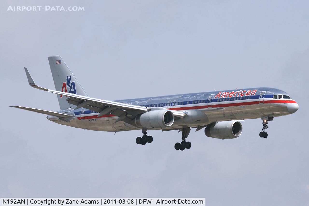 N192AN, 2001 Boeing 757-223 C/N 32386, American Airlines landing at DFW Airport