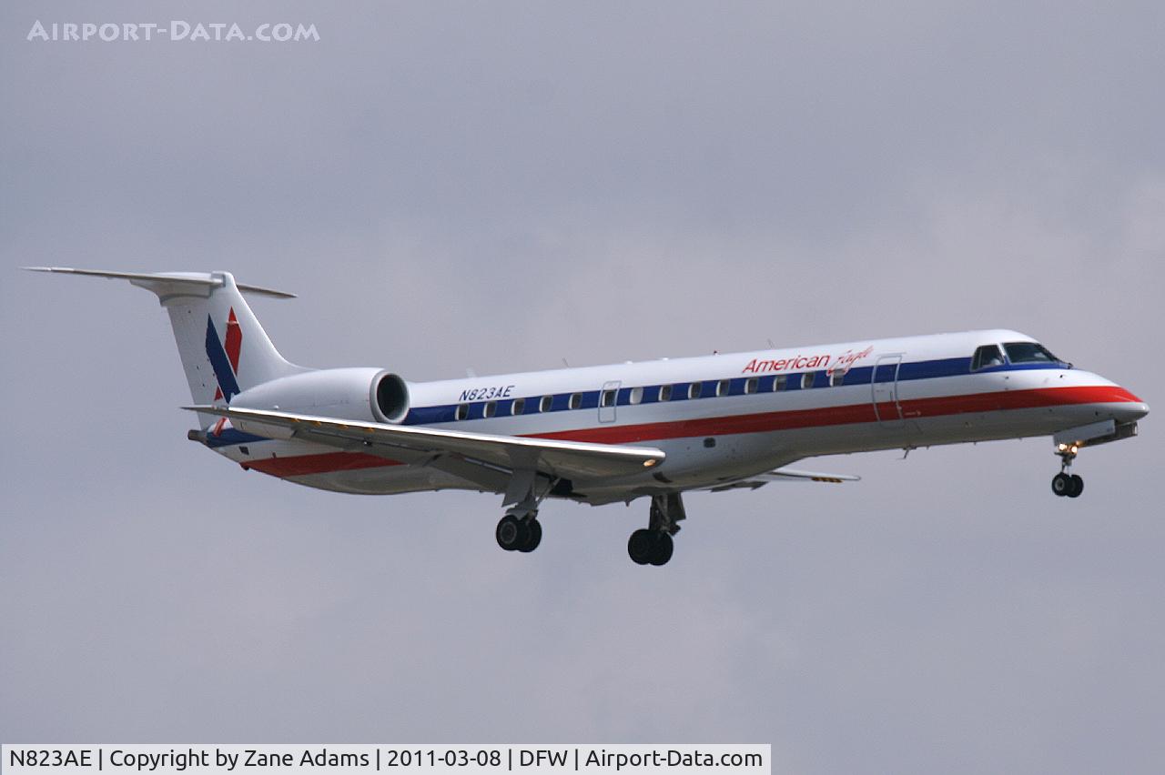 N823AE, 2002 Embraer ERJ-140LR (EMB-135KL) C/N 145582, American Eagle landing at DFW Airport