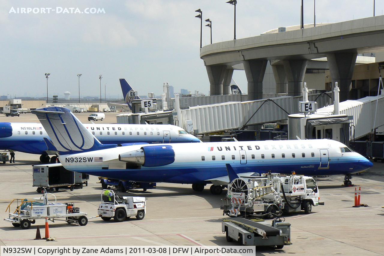 N932SW, 2002 Bombardier CRJ-200LR (CL-600-2B19) C/N 7714, United Express at the gate - DFW Airport