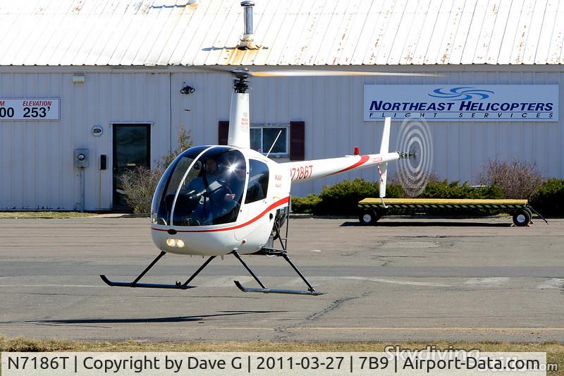 N7186T, 2000 Robinson R22 BETA C/N 3039, Training at Northeast Helicopters, Ellington, CT.