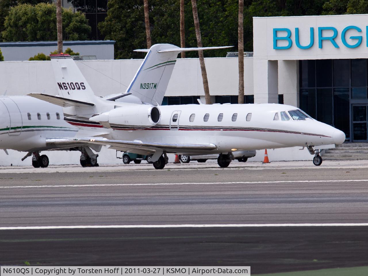 N610QS, 2001 Cessna 560XL Citation Excel C/N 560-5210, N610QS taxiing