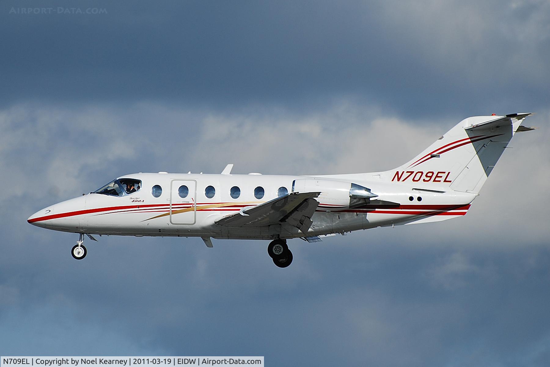 N709EL, 1992 Beech 400A Beechjet C/N RK-52, Landing Rwy 28 at EIDW