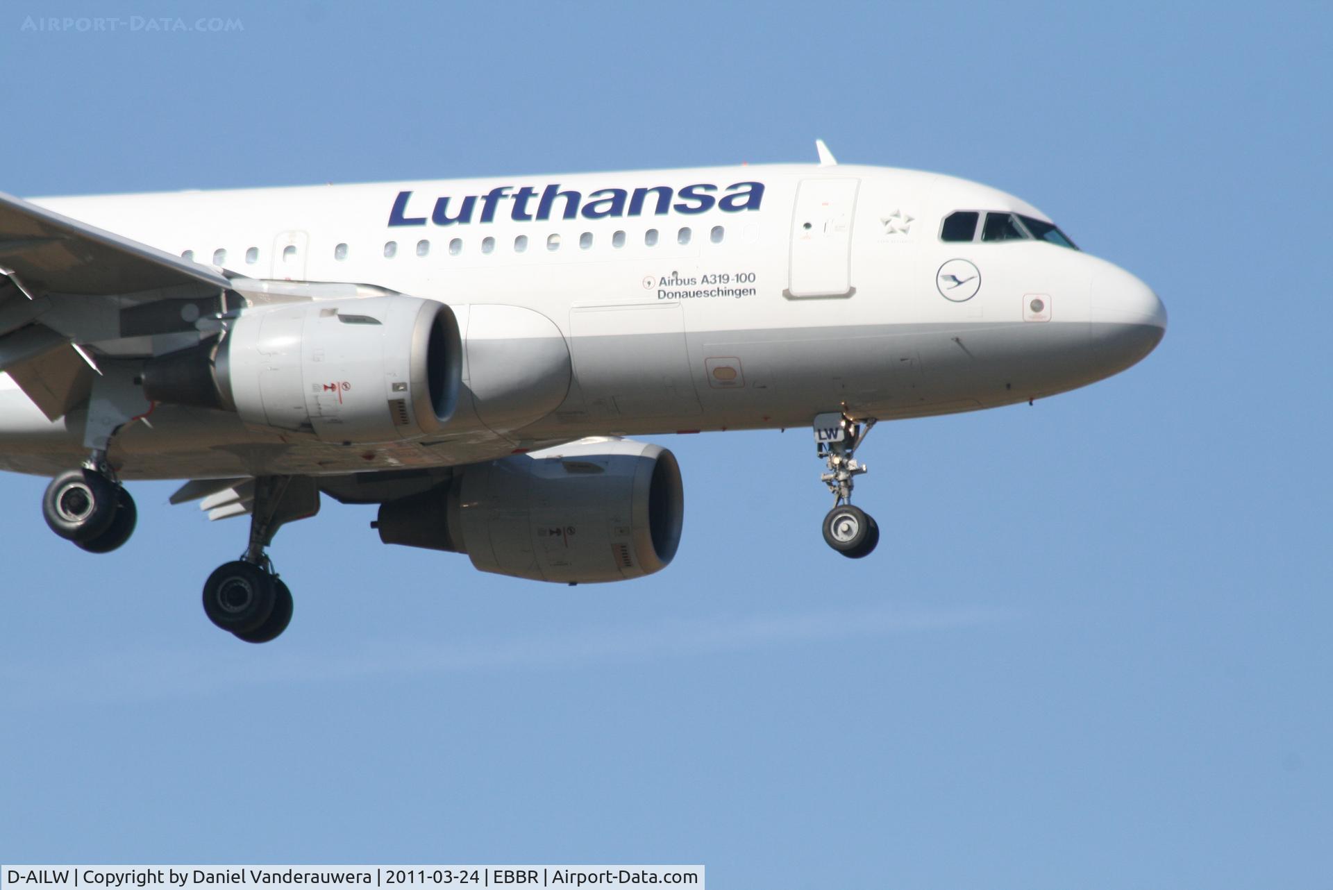 D-AILW, 1998 Airbus A319-114 C/N 853, Arrival of flight LH2284 to RWY 02