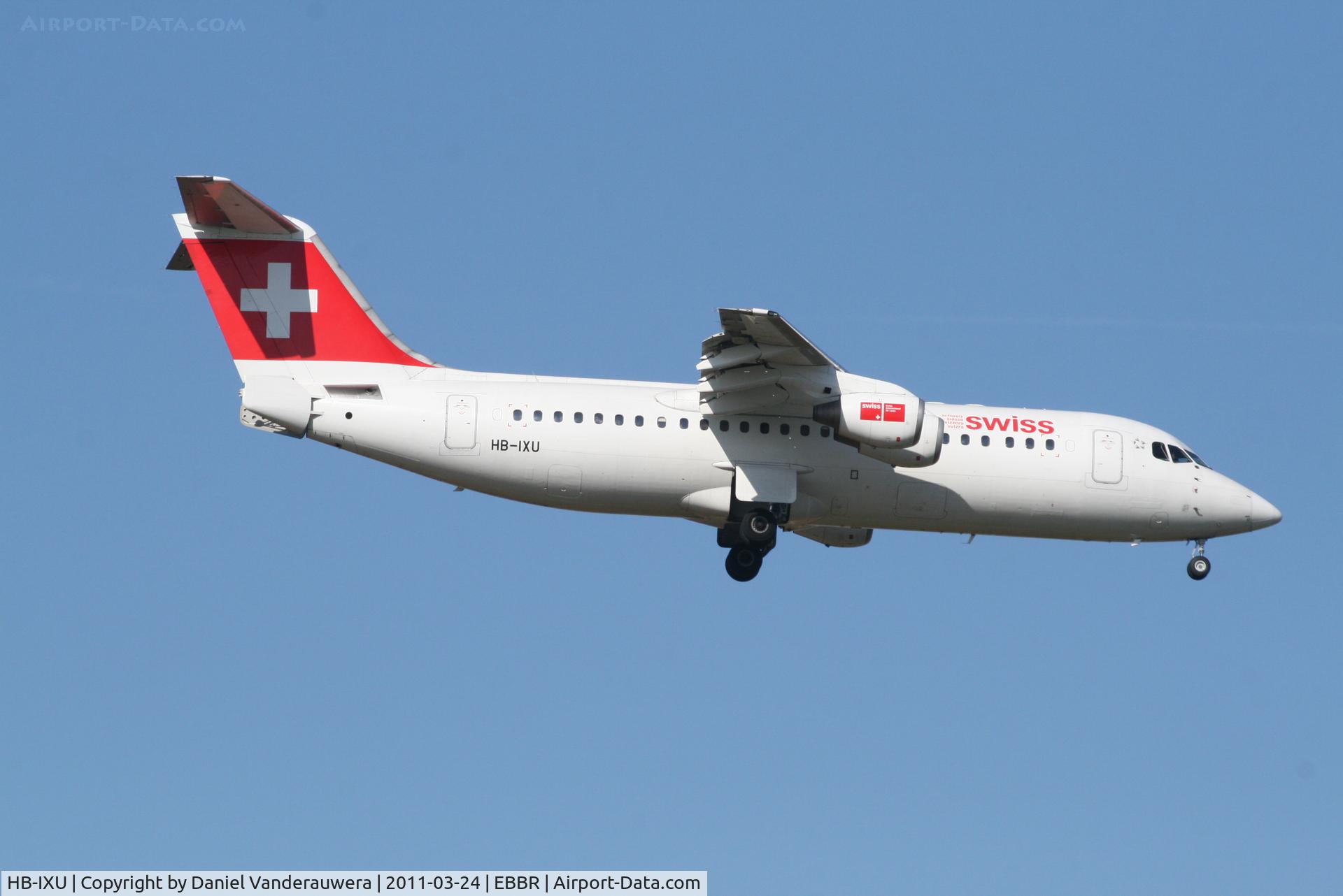 HB-IXU, 1995 British Aerospace Avro 146-RJ100 C/N E3276, Arrival of flight LX778 to RWY 02