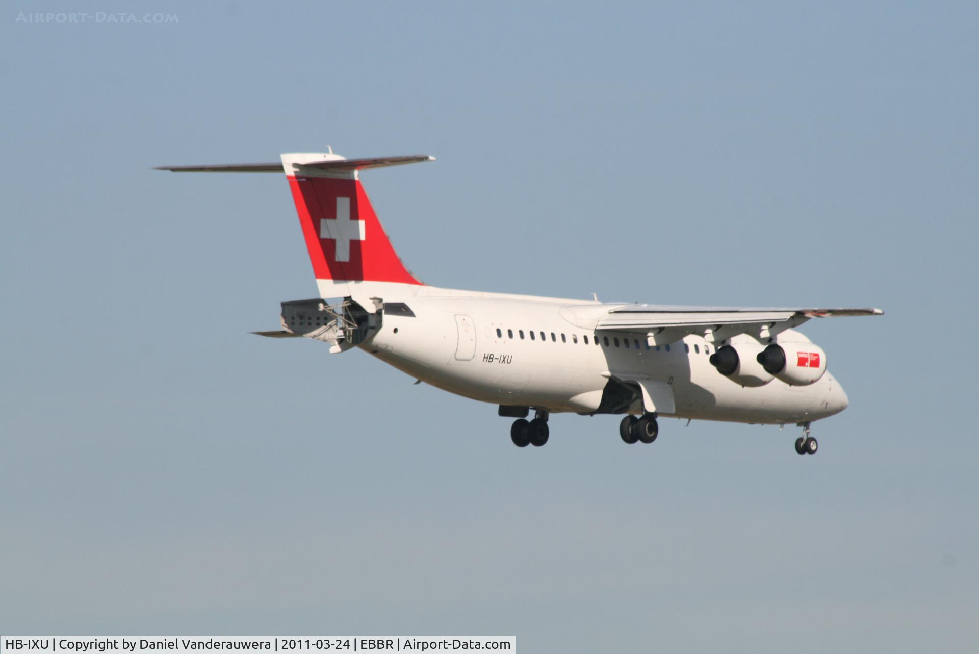 HB-IXU, 1995 British Aerospace Avro 146-RJ100 C/N E3276, Flight LX778 is descending to RWY 02