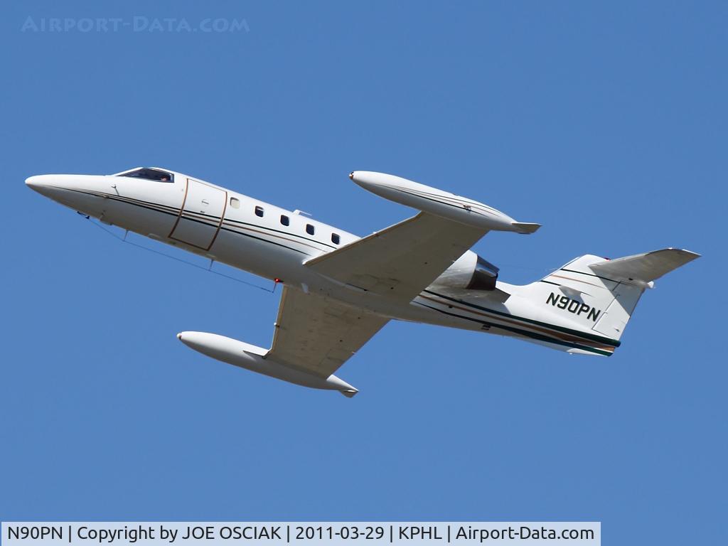 N90PN, 1983 Gates Learjet 35A C/N 505, Leaving PHL